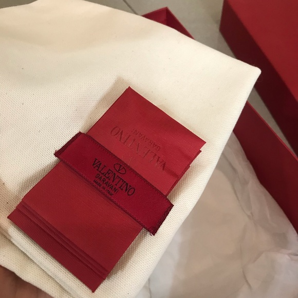 100%Authentic Valentino Heel，2019Limited Edition - Picture 4 of 6